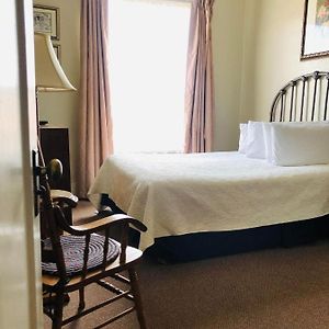 Budget King Room